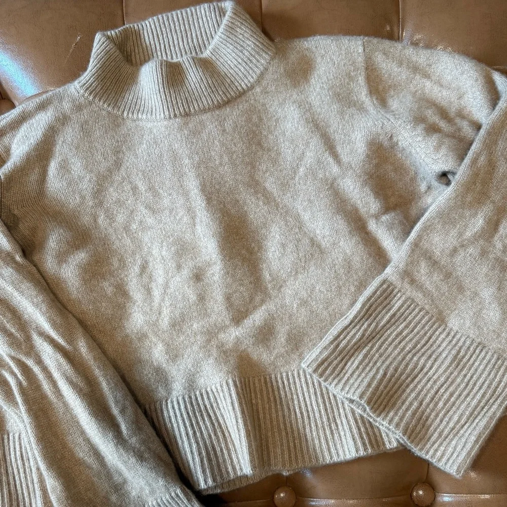 The Reset R Label Sweater - Picture 2 of 6